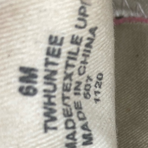 TOMMY HILFIGER SLIP ON’s size 6M - Picture 5 of 10